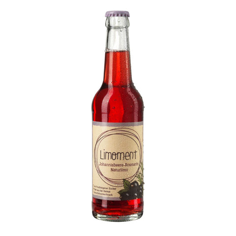 Limoment Johannisbeere-Rosmarin Naturlimo in Glasflasche und nachhaltigem Etikett mit Limoment-Logo und gezeichneten Johannisbeeren und Rosmarinzweig.