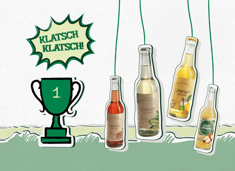 Verschiedene Flaschen Limoment Naturlimo hängen über einer einer gezeichneten Landschaft. Daneben steht ein Pokal und die Wörter Klatsch, Klatsch!